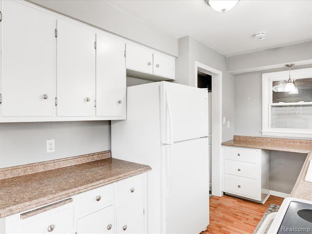 4316 PINE GROVE Avenue, Fort Gratiot, MI 48059 — Photo 13