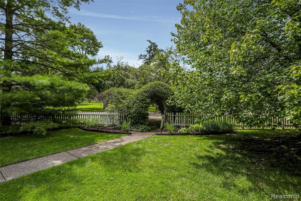 4200 Surrey Cross, Bloomfield Hills, MI 48301 — Photo 40
