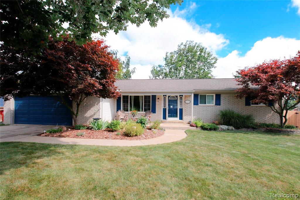 11429 S Crestline Drive, Washington, MI 48095