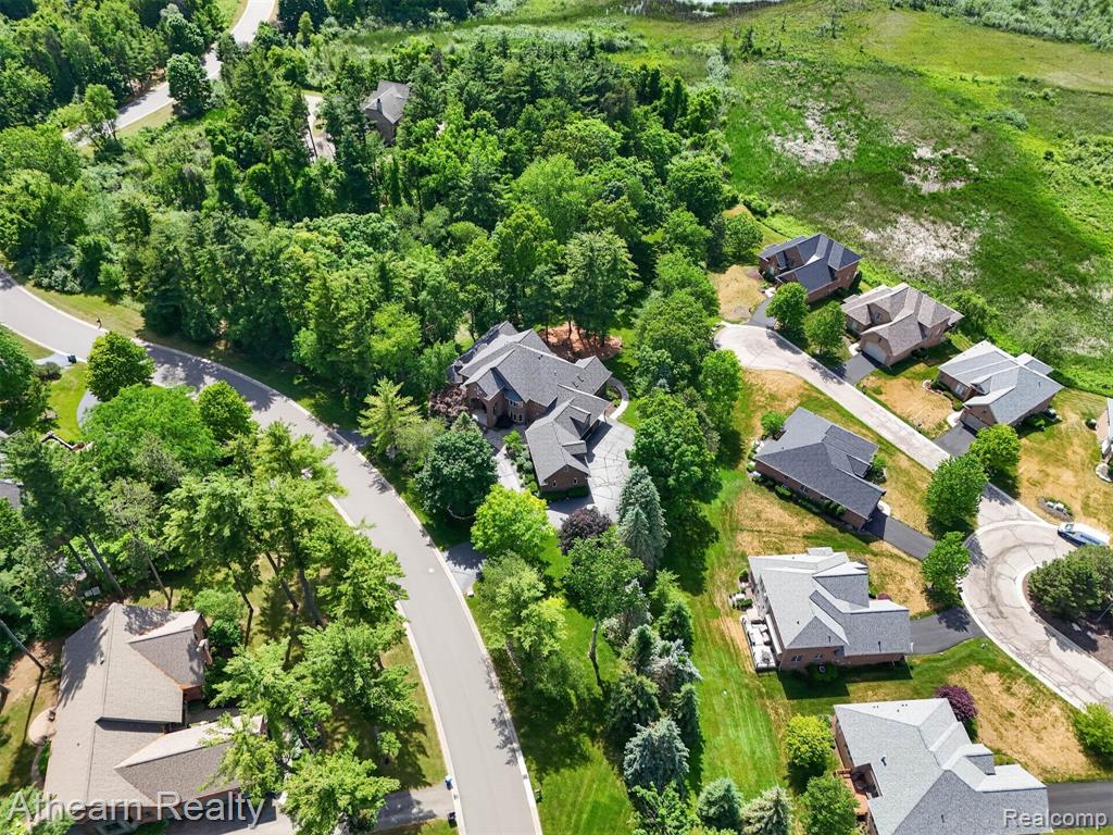 5326 Lake Forest Boulevard, Brighton, MI 48116 — Photo 17