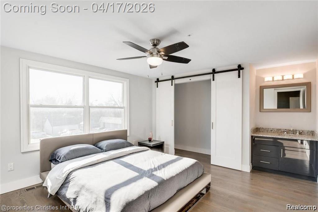 642 W 11 MILE Road, Royal Oak, MI 48067 — Photo 17