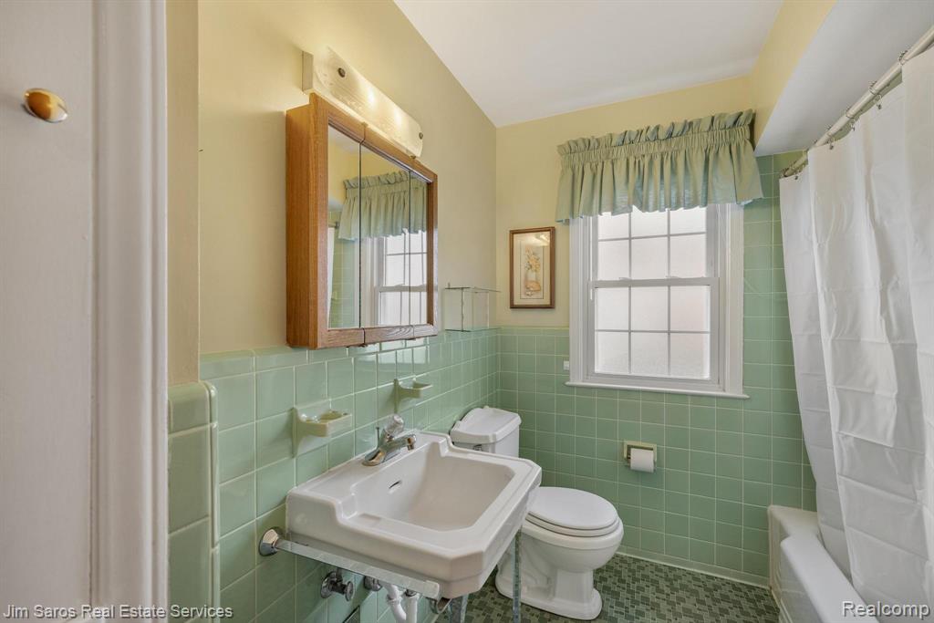 1210 Fairholme Road, Grosse Pointe Woods, MI 48236 — Photo 13