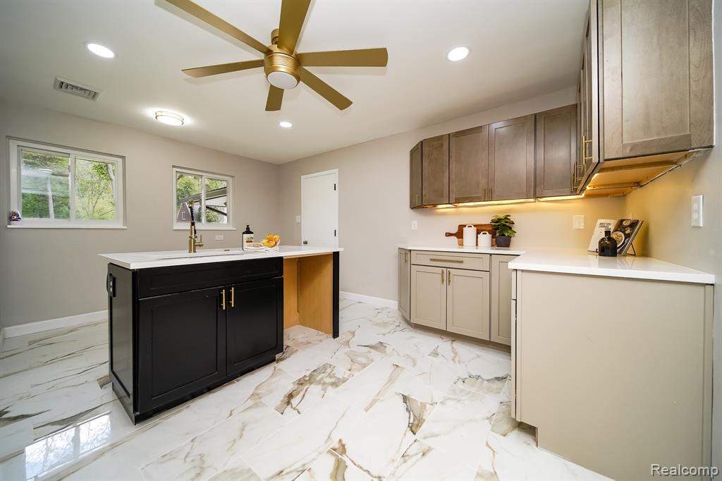 19041 Bungalow Drive, Lathrup Village, MI 48076 — Photo 24
