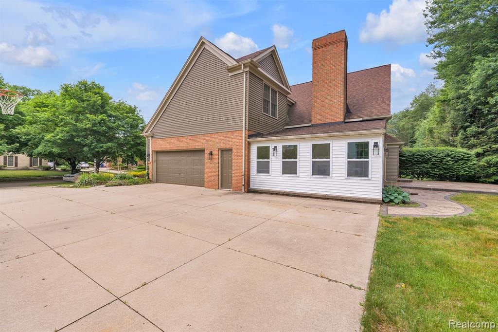 47974 Deer Trail Drive, Canton, MI 48187 — Photo 11