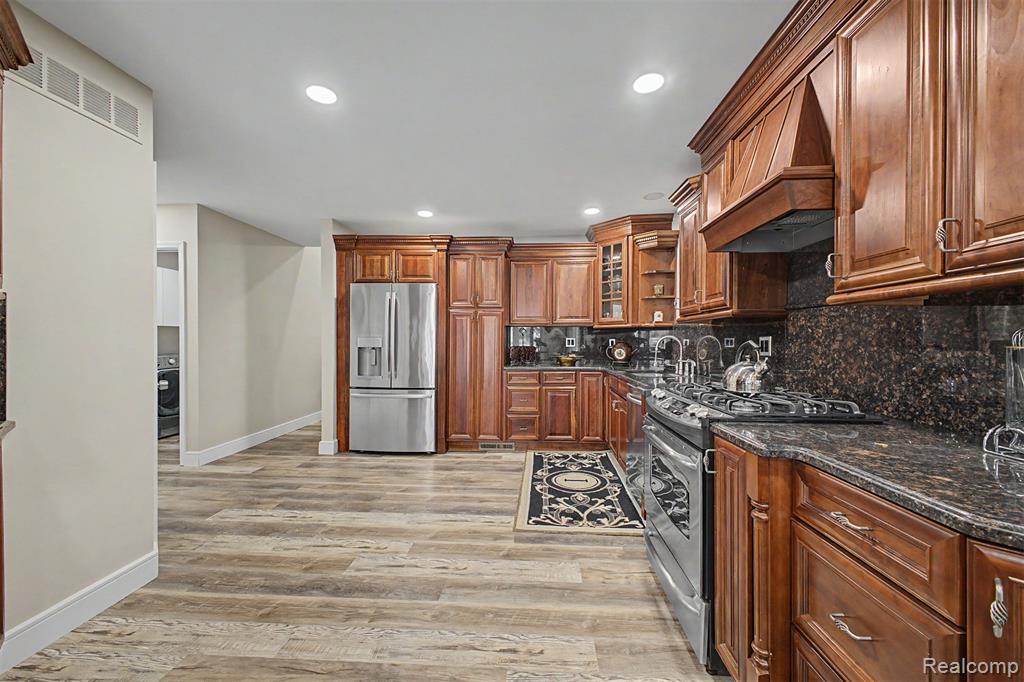 816 N Beech Daly Road, Dearborn Heights, MI 48127 — Photo 14