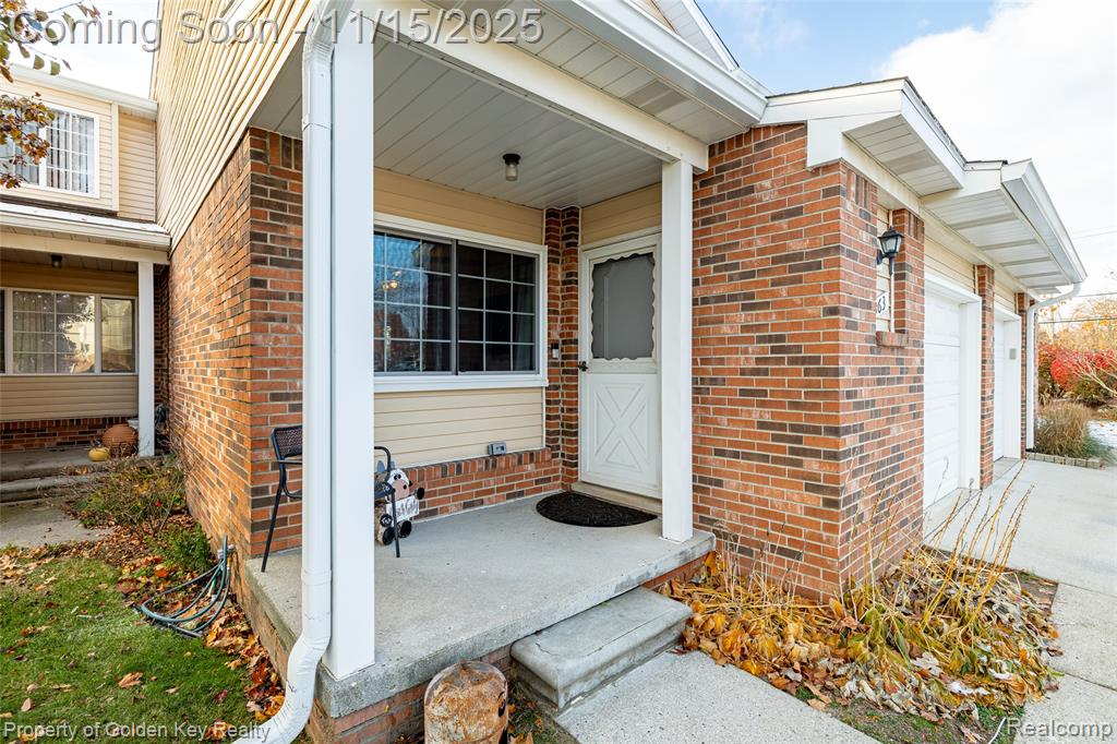363 Hampton Court, South Lyon, MI 48178 — Photo 2