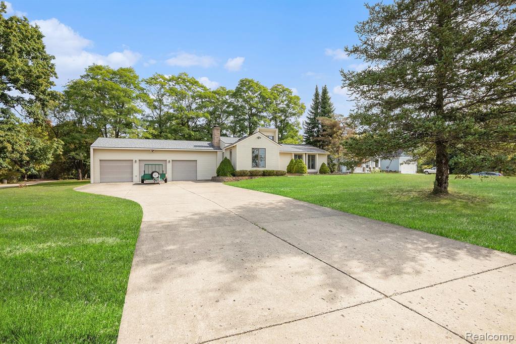 7630 Parkwood Drive, Fenton, MI 48430 — Photo 3
