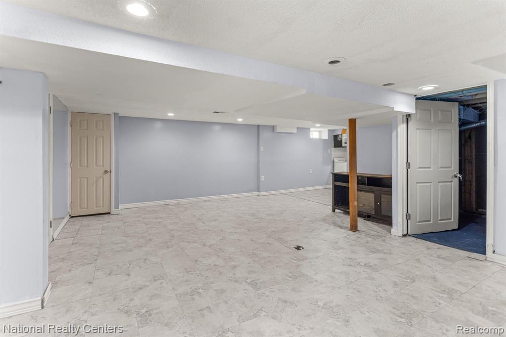 4242 LAPHAM Street, Dearborn, MI 48126 — Photo 35