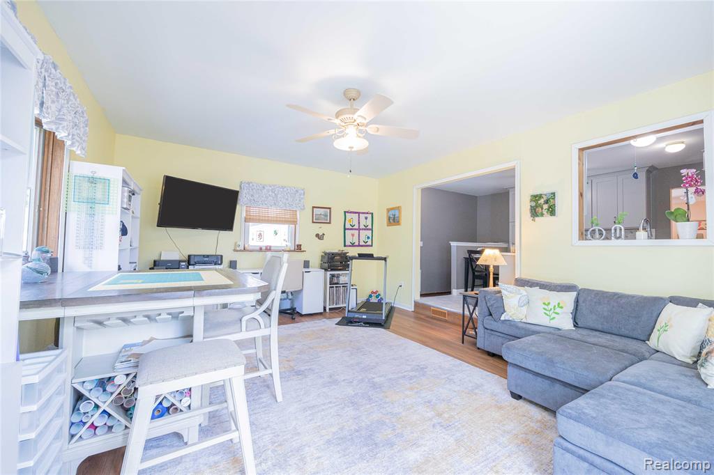 25298 Castlewood Drive, Woodhaven, MI 48183 — Photo 23