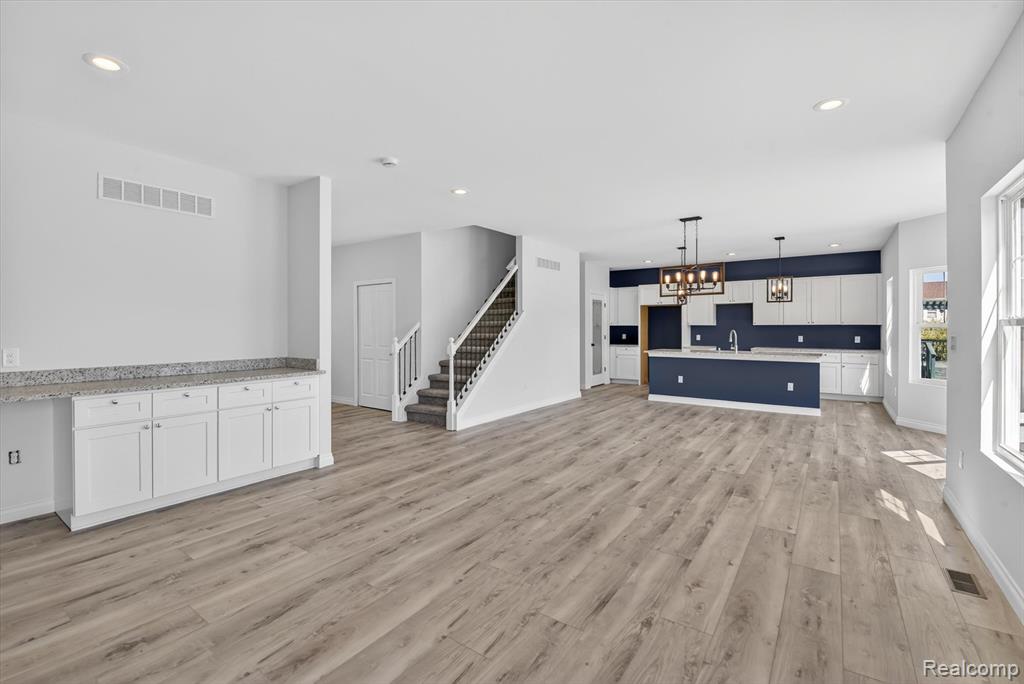 8760 Barrington, Ypsilanti, MI 48198 — Photo 16