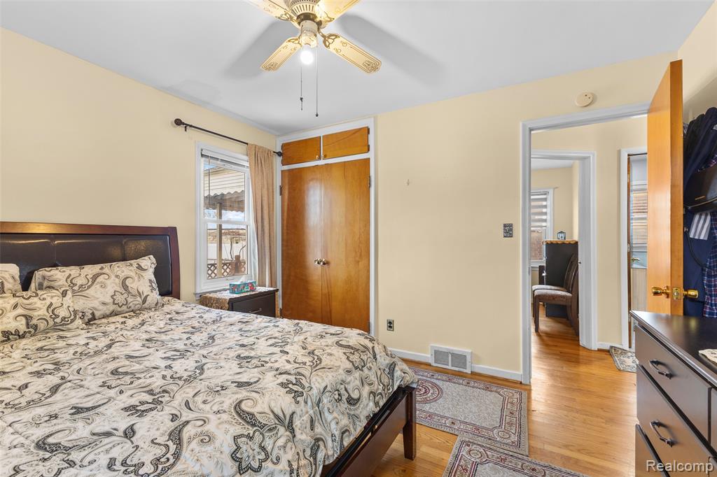 7476 Nightingale Street, Dearborn Heights, MI 48127 — Photo 17