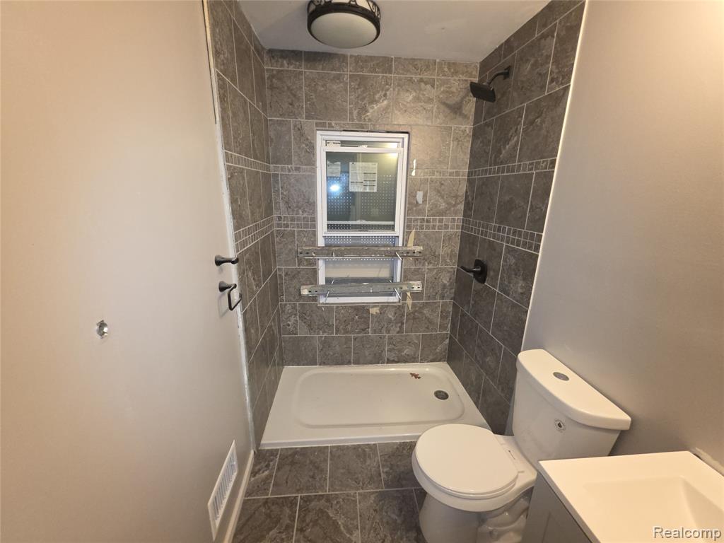 6744 Brimson Street, Hamtramck, MI 48212 — Photo 6