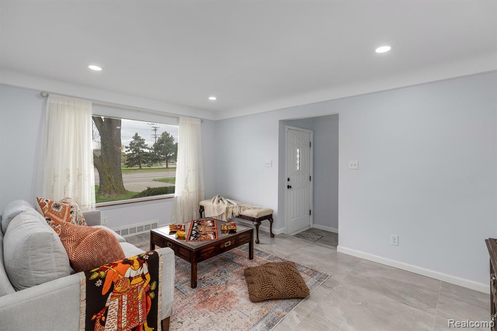 8527 METROPOLITAN Parkway, Sterling Heights, MI 48312 — Photo 6