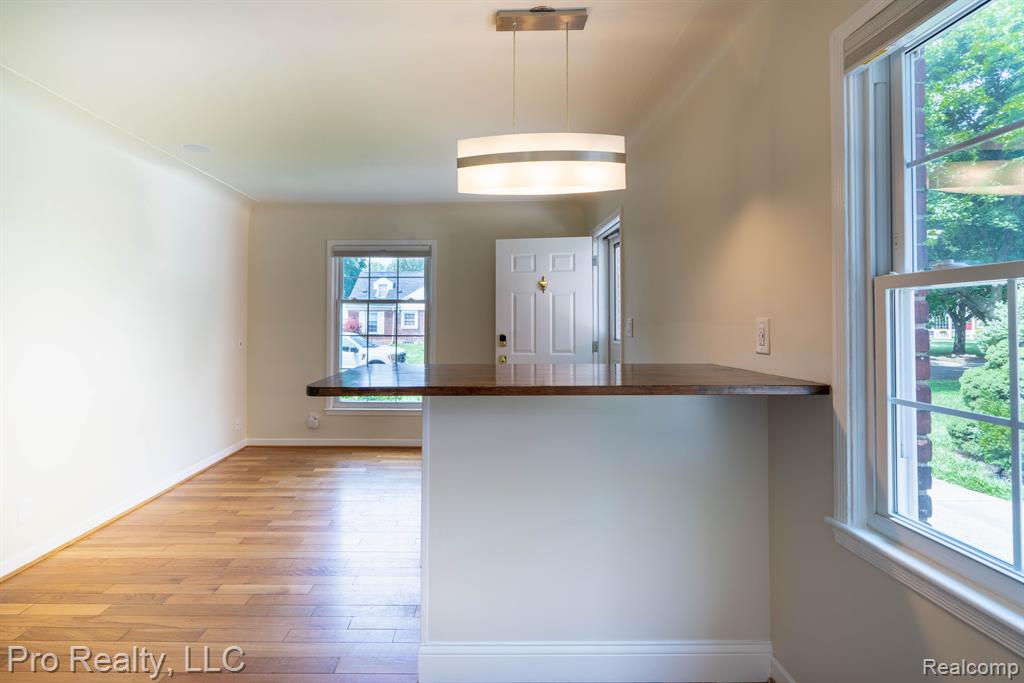 8 CARLTON Lane, Dearborn, MI 48120 — Photo 4