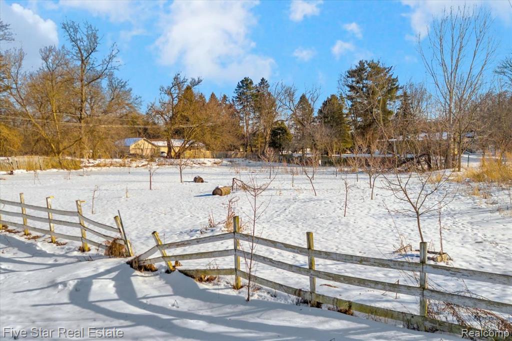 911 S Duck Lake Road, Milford, MI 48381 — Photo 12