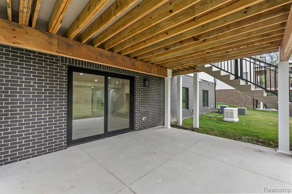 7303 Brookside Village Court, Bloomfield Hills, MI 48301 — Photo 36