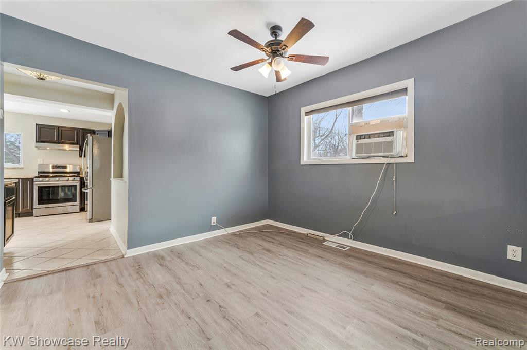29230 Greening Street, Farmington, MI 48334 — Photo 15