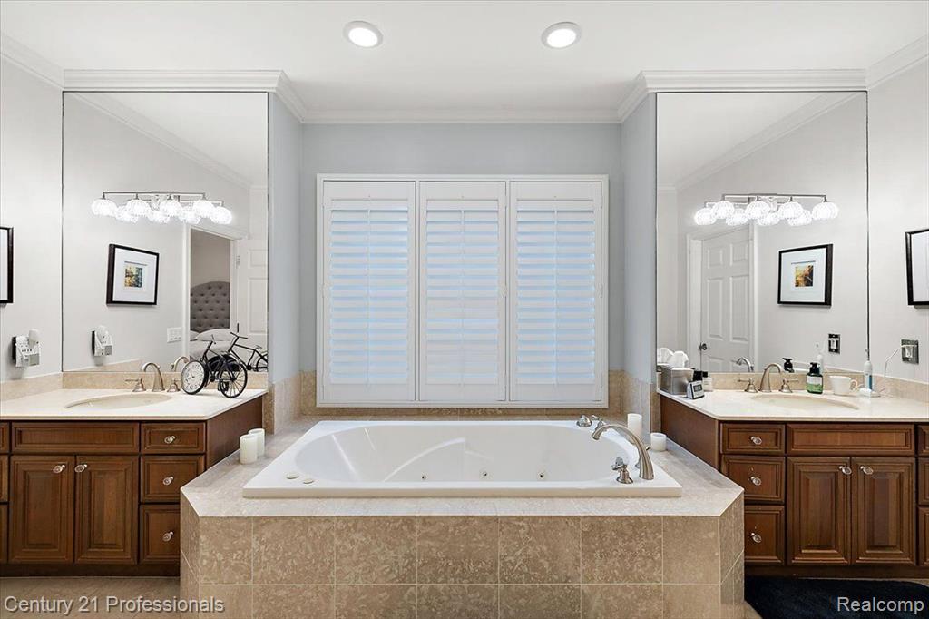 4735 OAKHURST RIDGE Road, Clarkston, MI 48348 — Photo 37