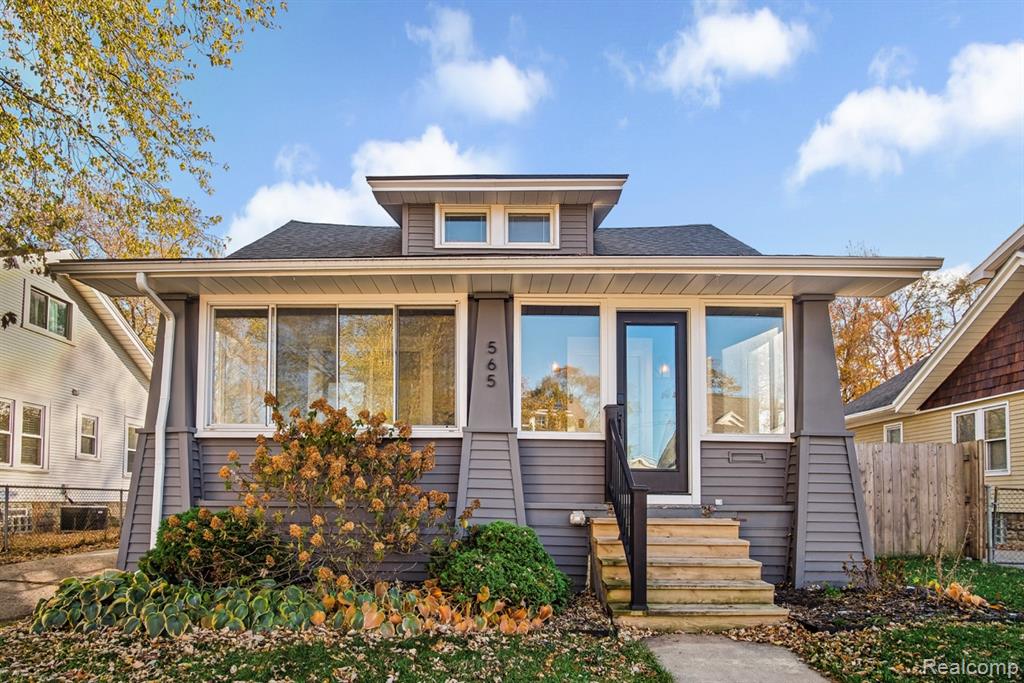 565 W Saratoga Street, Fenton, MI 48220 — front exterior