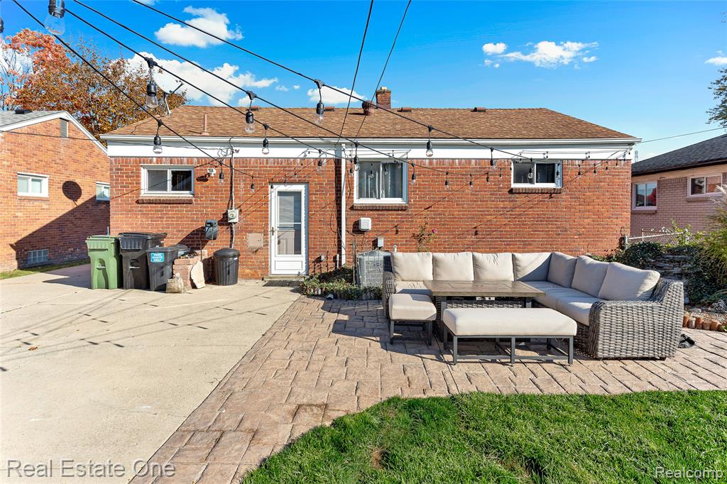 9864 Fox Avenue W, Allen Park, MI 48101 — Photo 3
