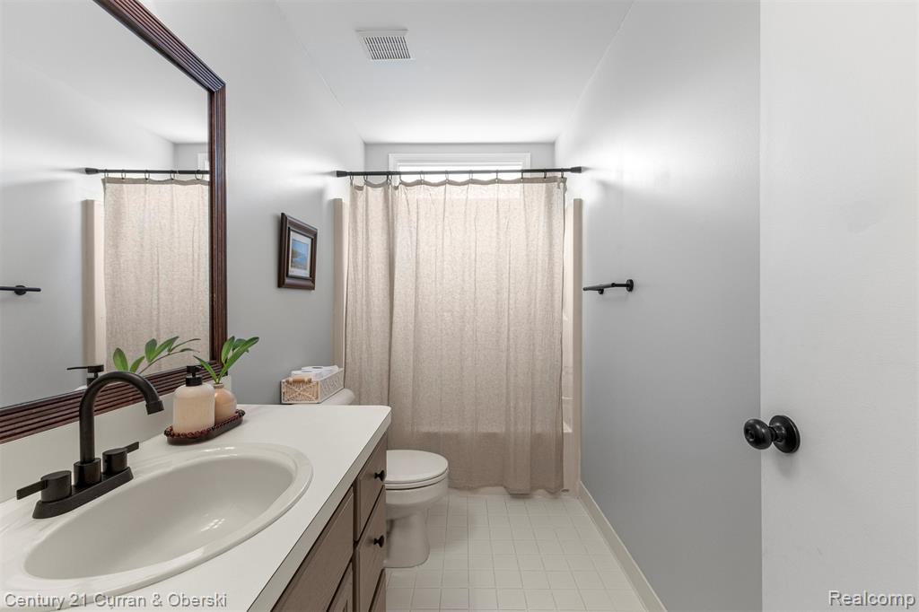 1424 Woodbridge Lane, Wixom, MI 48393 — Photo 55