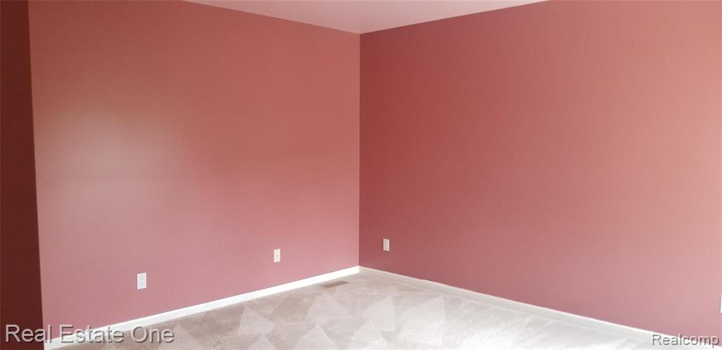 66 SANDHILLS Lane, Lake Orion, MI 48362 — Photo 27