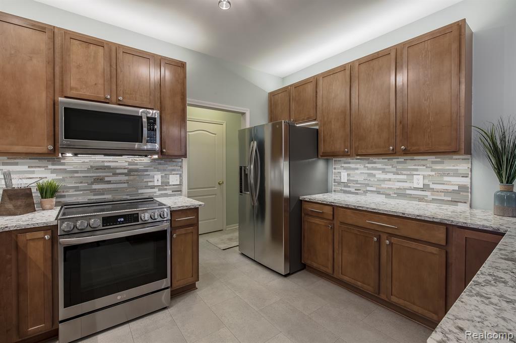 5710 Pinecroft Court, Clarkston, MI — Photo 13