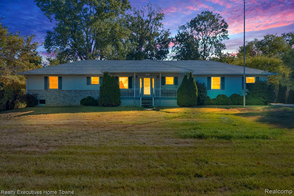 4602 Meadowlawn Drive, Fort Gratiot, MI 48059 — Photo 2