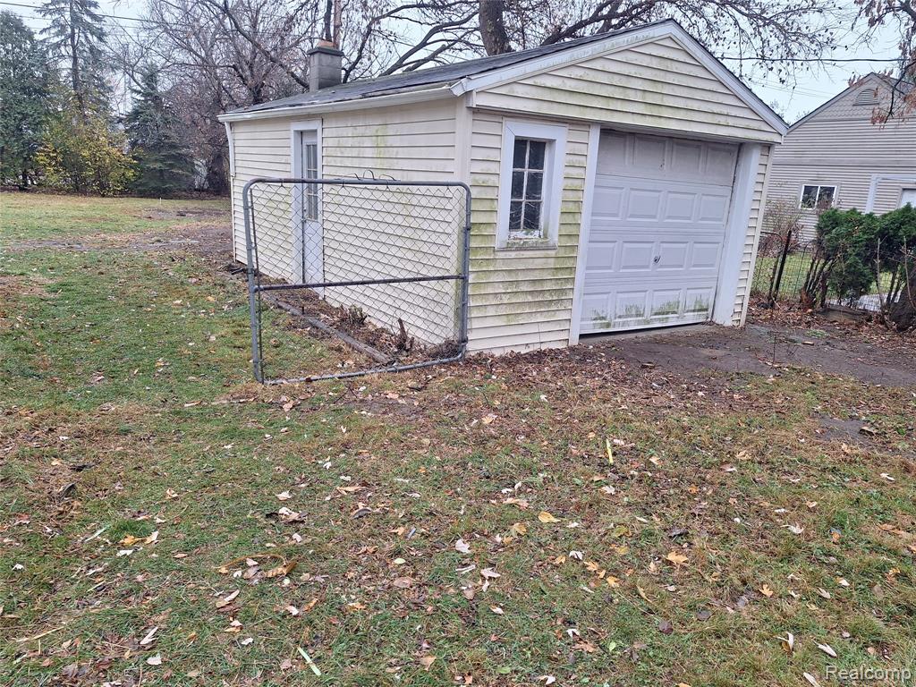 31700 Linden, Fraser, MI 48026 — Photo 3