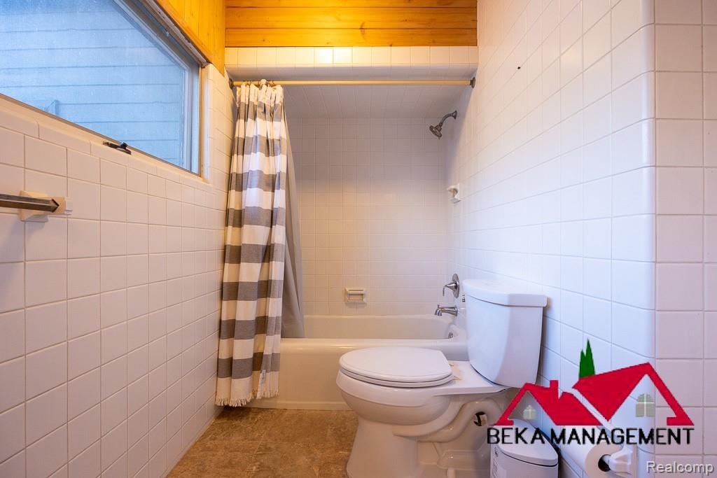 6005 Upper Straits Boulevard, West Bloomfield, MI 48324 — Photo 9