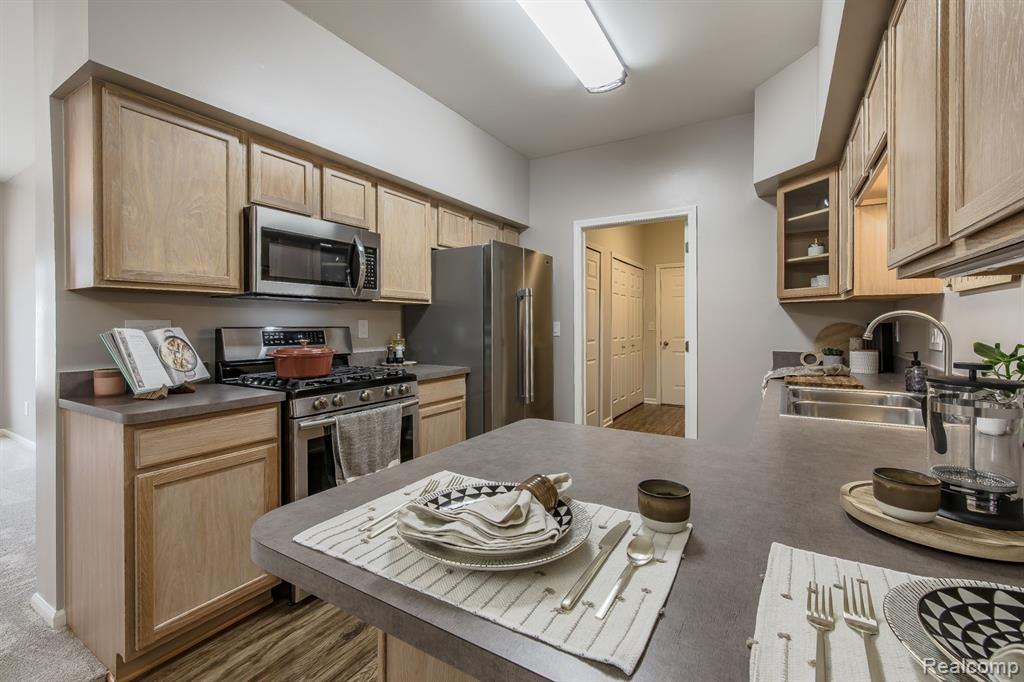 708 AMBERLY Drive, A, Waterford, MI 48328 — Photo 12