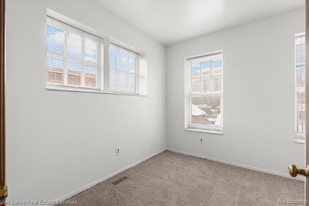 590 Parkview #201 Drive, Detroit, MI 48214 — Photo 18