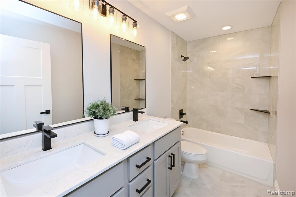 486 Green Hill Lane, Lake Orion, MI — Photo 30