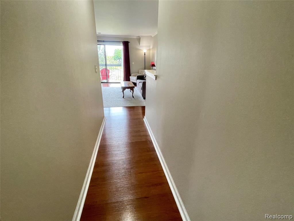33765 Pondview Circle, Livonia, MI 48152 — Photo 22