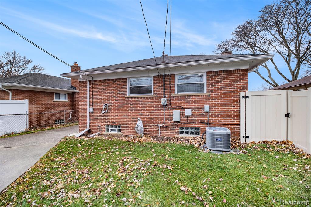 4001 Roosevelt Boulevard, Dearborn Heights, MI 48125 — Photo 15