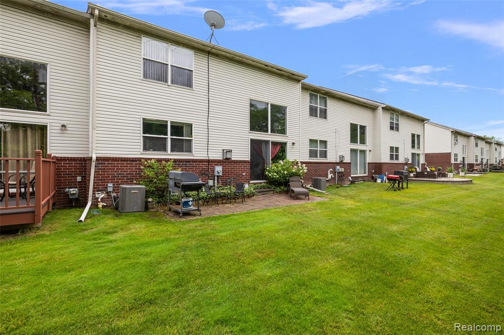 19208 W 11 Mile Road, Lathrup Village, MI 48076 — Photo 58