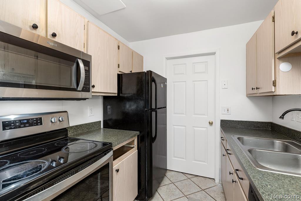 22241 ATLANTIC POINTE, Farmington Hills, MI 48336 — Photo 11