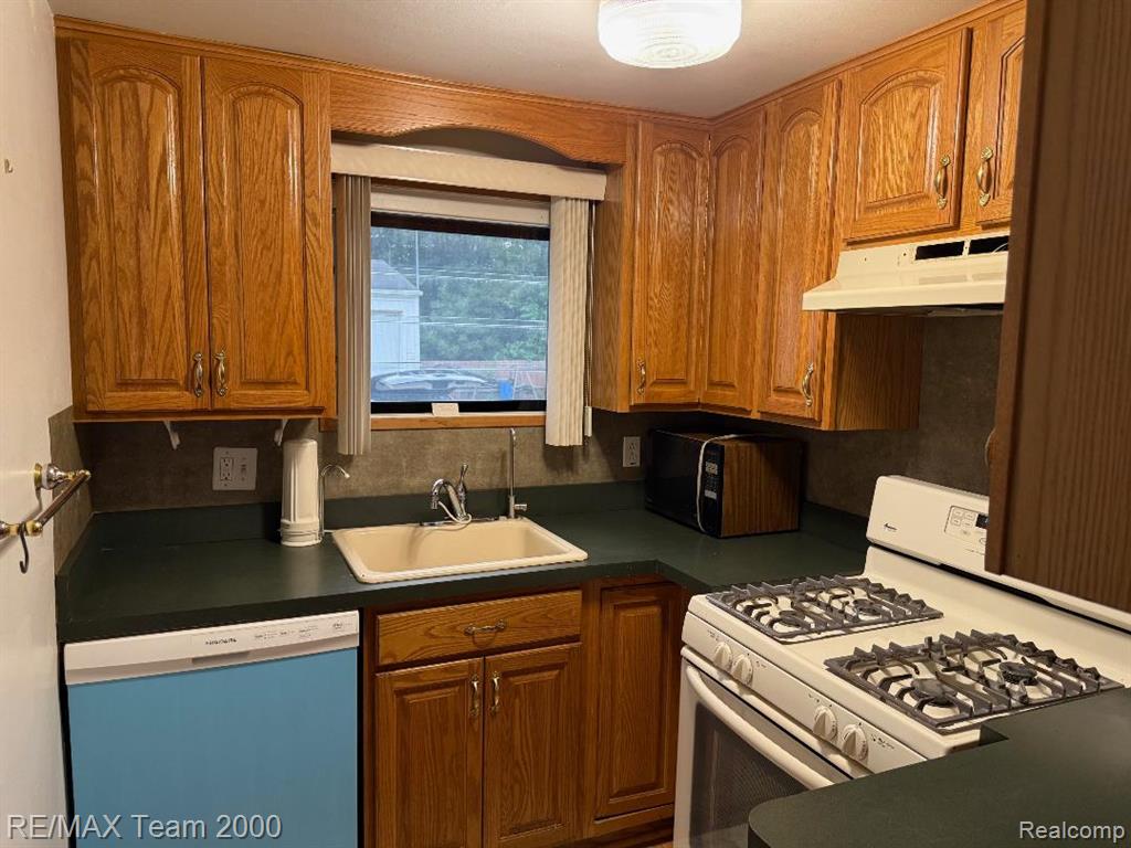 7452 Mansfield Street, Detroit, MI 48228 — Photo 6