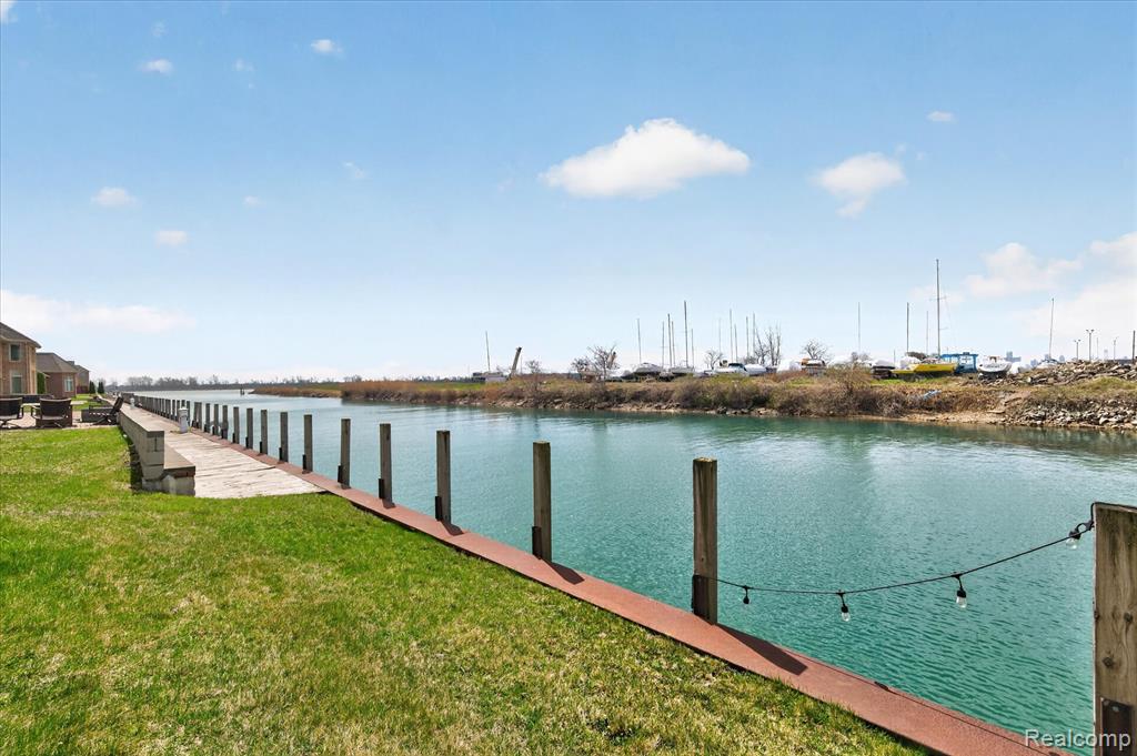 74 SAND BAR Lane, Detroit, MI 48214 — Photo 50