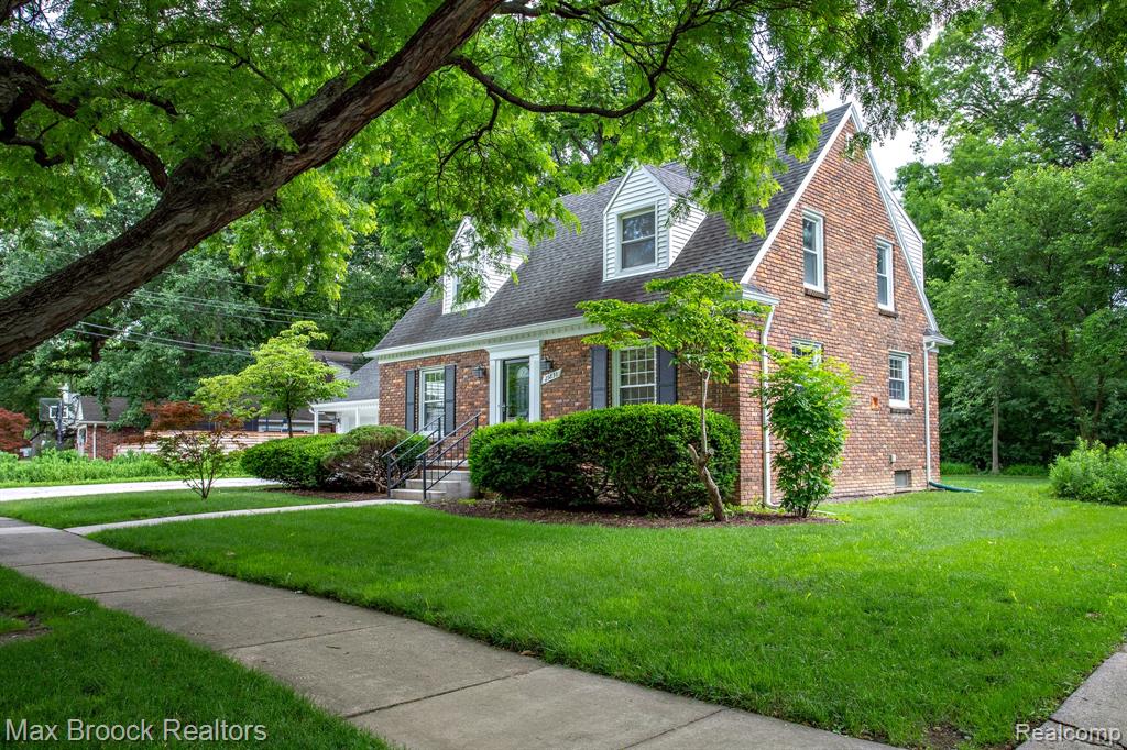 25830 Berkley Avenue, Huntington Woods, MI — Photo 52