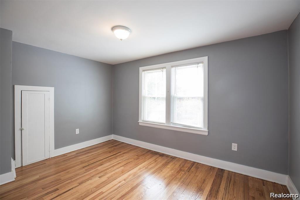 6753 HEYDEN Street, Dearborn Heights, MI 48127 — Photo 31