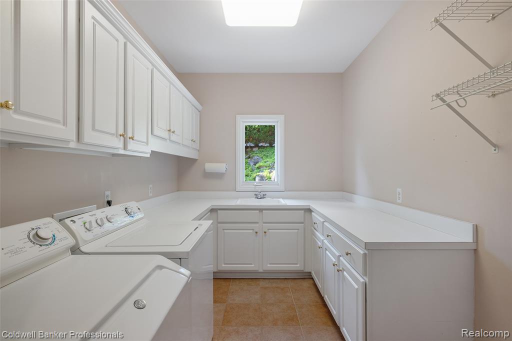 8661 DEERWOOD Road, Clarkston, MI 48348 — Photo 34