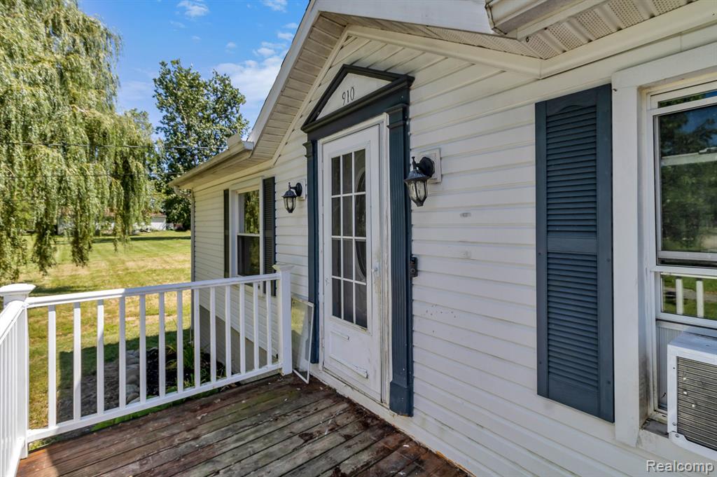 910 E MCARTHUR Street, Corunna, MI 48817 — Photo 8