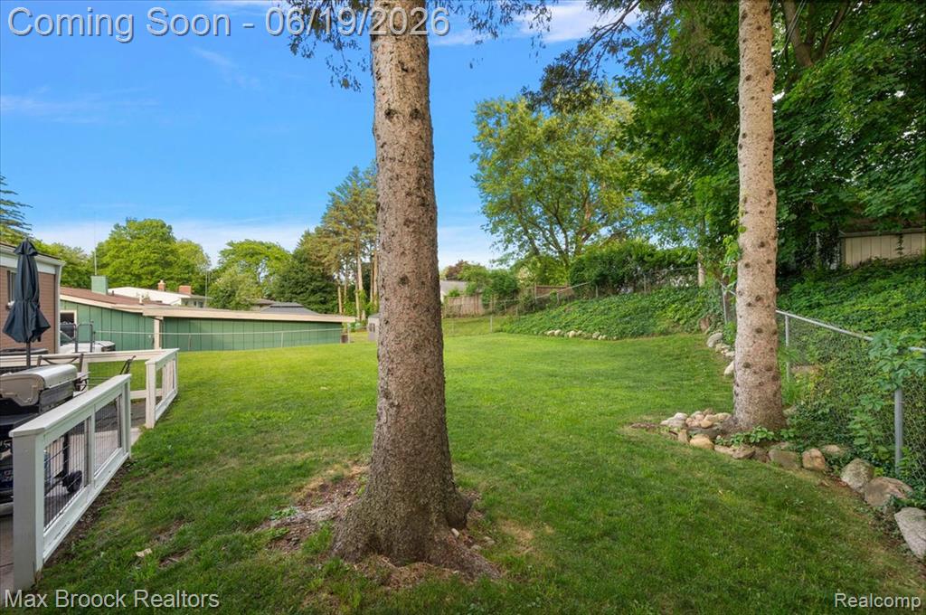 737 Panorama Drive, Milford, MI 48381 — Photo 32
