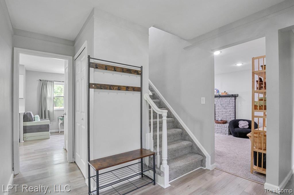 18441 ROSELAND Boulevard, Lathrup Village, MI 48076 — Photo 7