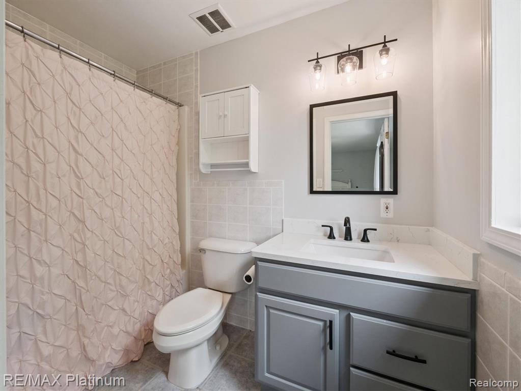 9071 Thornapple Drive, Pinckney, MI 48169 — Photo 38