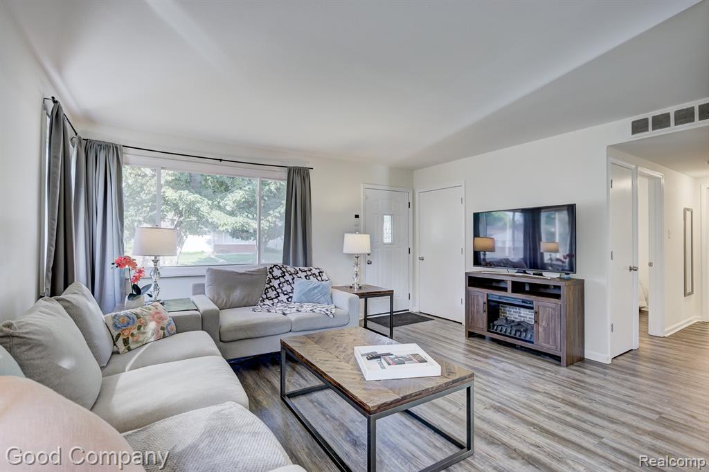 21900 Eastwood Street, Oak Park, MI 48237 — Photo 2