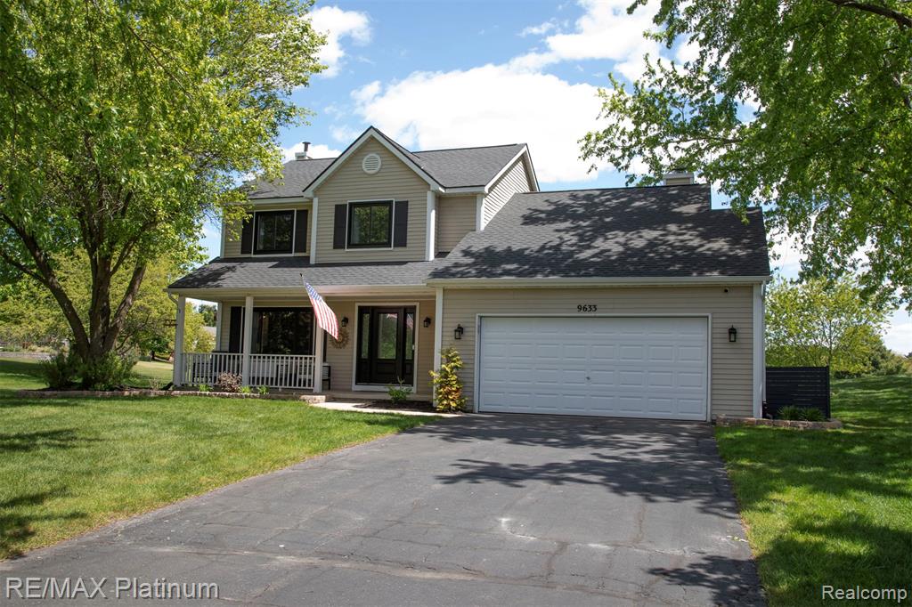 9633 Fairfax Drive W, Pinckney, MI 48169 — front exterior