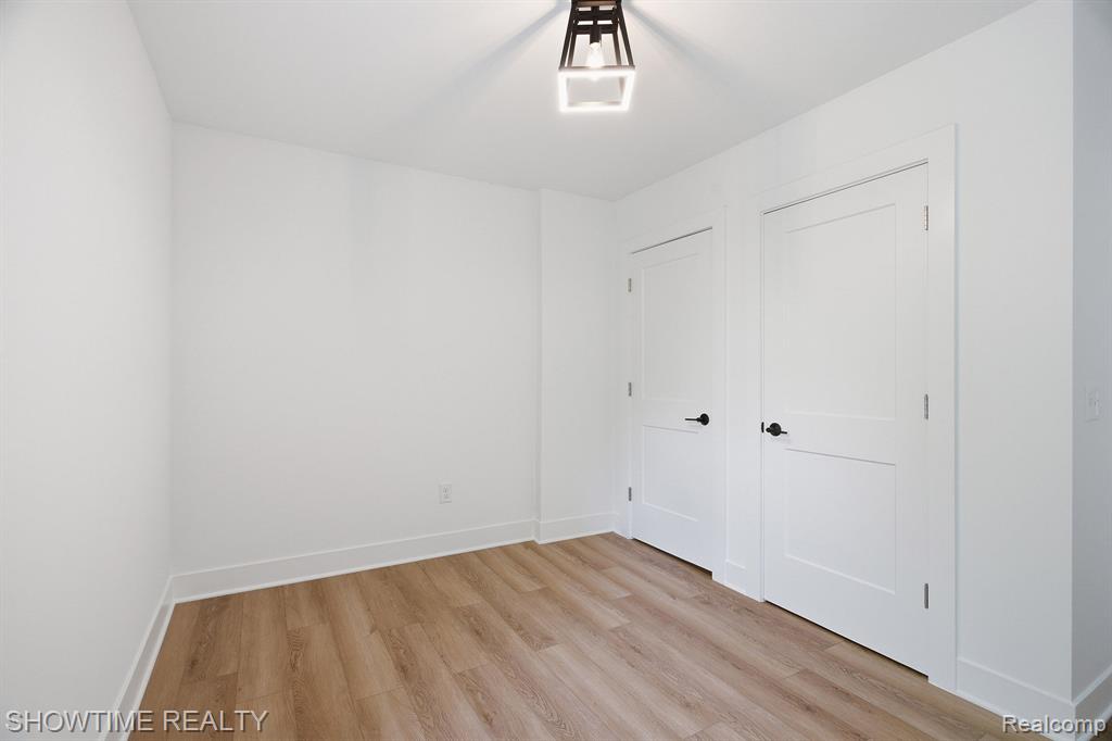 19320 Gaylord, Redford, MI 48240 — Photo 29
