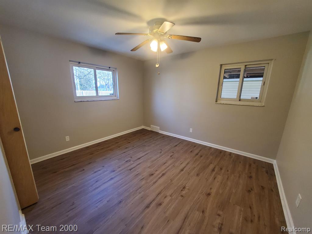 4565 UNIVERSAL Street, Dearborn Heights, MI 48125 — Photo 13